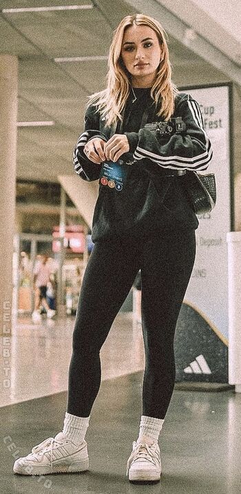 Full leaked Larawiyl private onlyfans photo