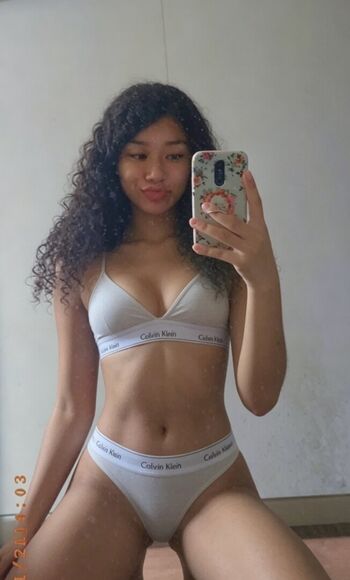 Full leaked Lariih thv private onlyfans photo