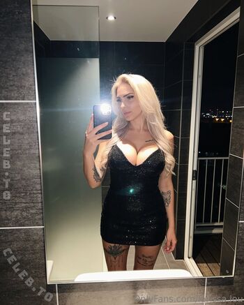 Full leaked Larissa lou private onlyfans photo