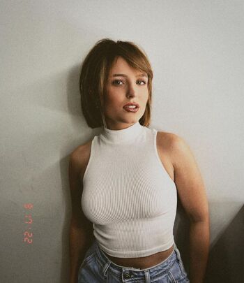 Full leaked Larissa manoela page private onlyfans photo