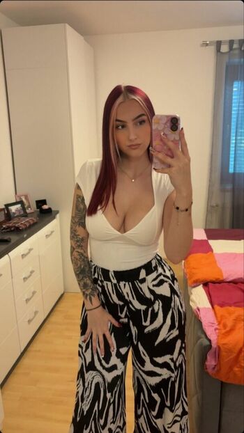Full leaked Larissa perdacher private onlyfans photo