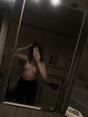 Full leaked Larissaxadventures private onlyfans photo