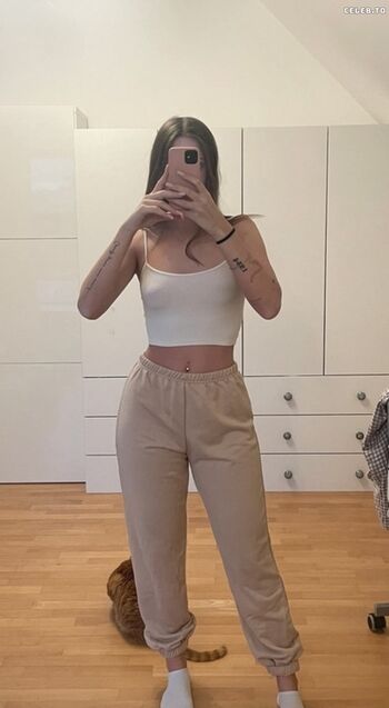 Full leaked Larissaxra private onlyfans photo