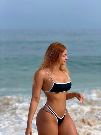 Full leaked Laristher private onlyfans photo