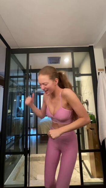 Full leaked Larsen thompson page private onlyfans photo