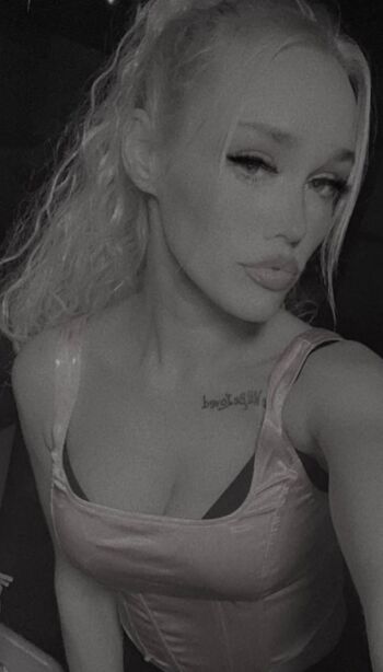 Full leaked Laura jayne private onlyfans photo