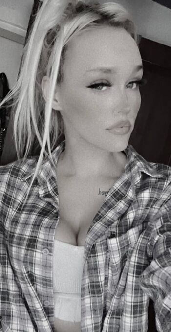 Full leaked Laura jayne private onlyfans photo