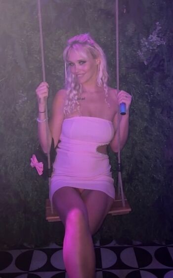 Full leaked Laura jayne private onlyfans photo