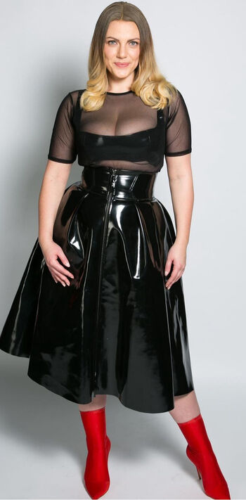 Full leaked Lauracurvemodel private onlyfans photo