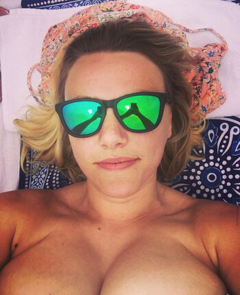 Full leaked Lauracurvemodel private onlyfans photo