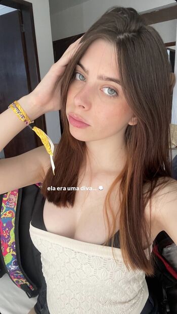 Full leaked Laurakatsz private onlyfans photo