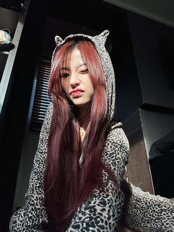 Laurensia Ineke Lrnsiakke ????????