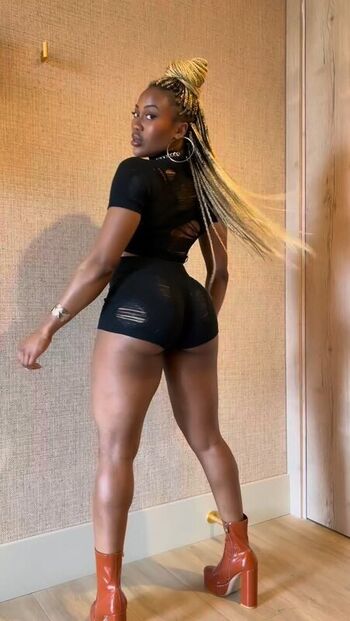 Full leaked Lauufitt page private onlyfans photo
