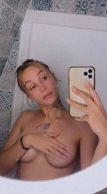Full leaked Lea abp page private onlyfans photo