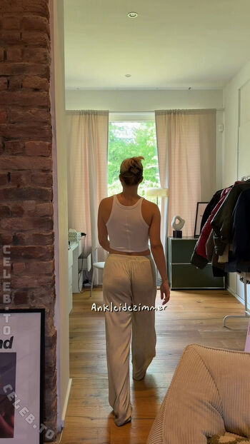 Full leaked Lea breuer page private onlyfans photo