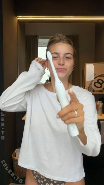 Full leaked Lea breuer private onlyfans photo