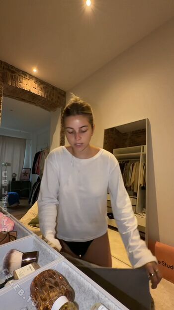 Full leaked Lea breuer private onlyfans photo