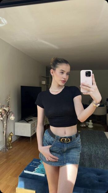 Full leaked Lea elui page private onlyfans photo
