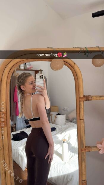 Full leaked Lea peach  page private onlyfans photo