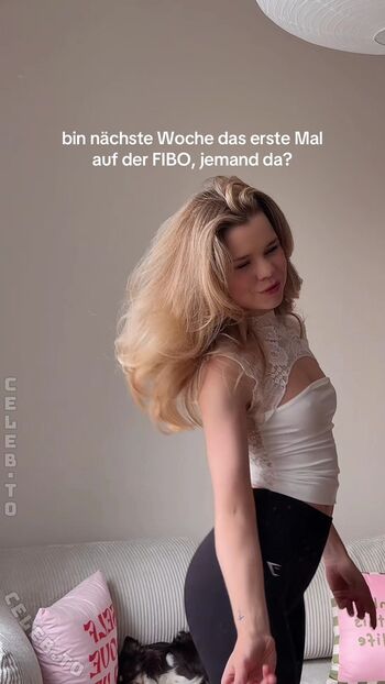 Full leaked Lea peach private onlyfans photo