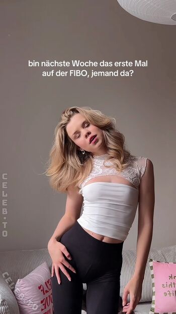 Full leaked Lea peach private onlyfans photo