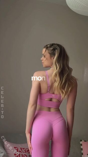 Full leaked Lea peach  page private onlyfans photo