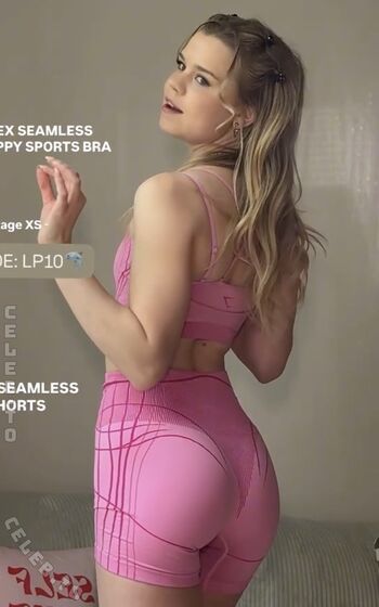Full leaked Lea peach  page private onlyfans photo