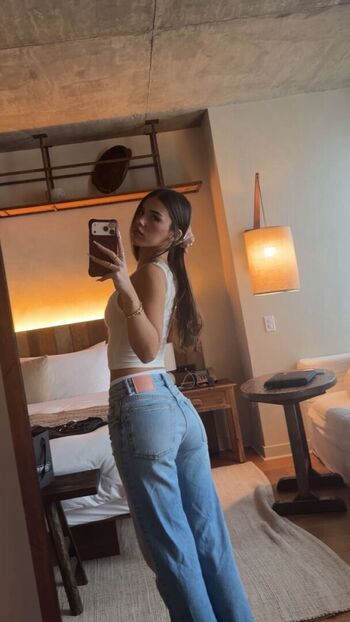 Full leaked Leah halton page private onlyfans photo
