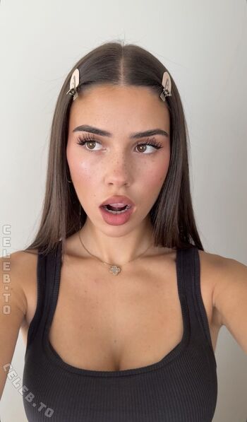 Full leaked Leah halton page private onlyfans photo