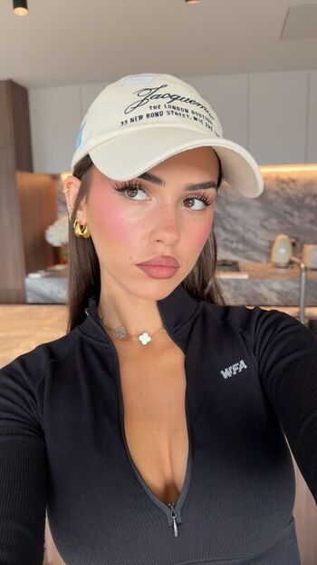 Full leaked Leah halton page private onlyfans photo