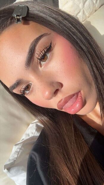 Full leaked Leah halton page private onlyfans photo