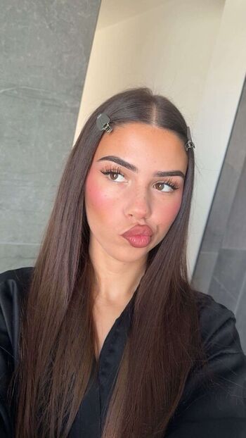 Full leaked Leah halton page private onlyfans photo