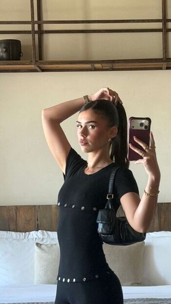 Full leaked Leah halton page private onlyfans photo
