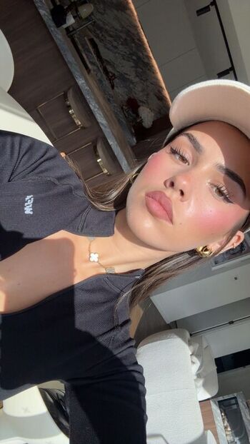 Full leaked Leah halton page private onlyfans photo