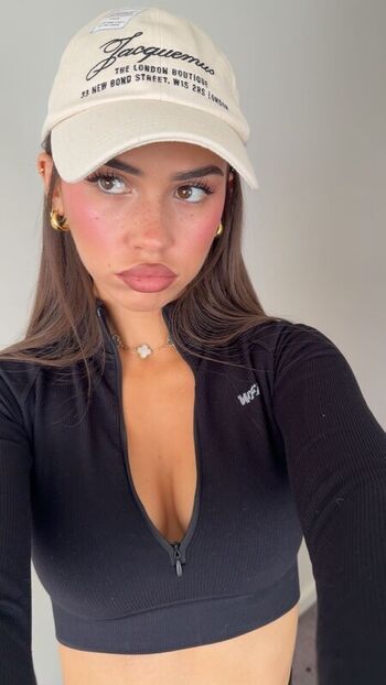 Full leaked Leah halton page private onlyfans photo