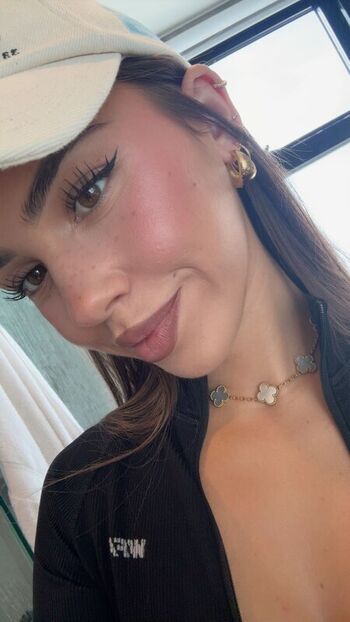 Full leaked Leah halton page private onlyfans photo
