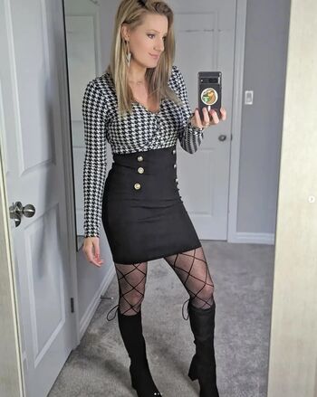 Full leaked Leiaslittlelooks private onlyfans photo
