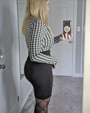 Full leaked Leiaslittlelooks private onlyfans photo