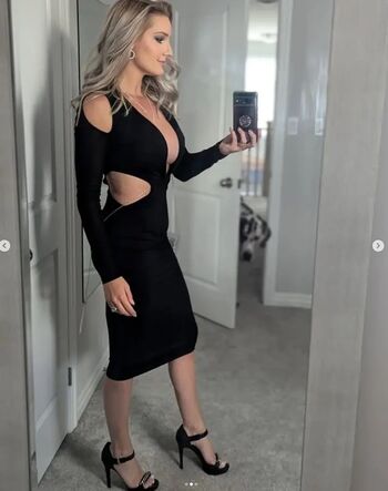 Full leaked Leiaslittlelooks private onlyfans photo