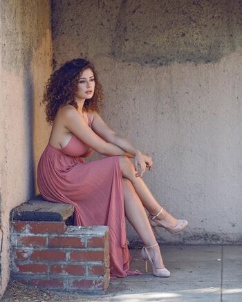 Full leaked Leila lowfire private onlyfans photo