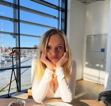 Full leaked Leni bahr page private onlyfans photo