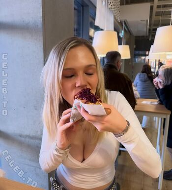 Full leaked Leni bahr page private onlyfans photo
