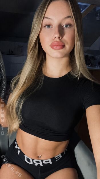 Full leaked Leni sfh private onlyfans photo