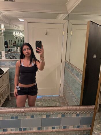 Full leaked Lesliemrtinez private onlyfans photo