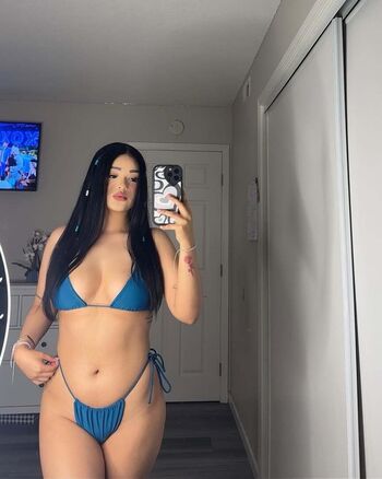 Full leaked Leslyahdz page private onlyfans photo