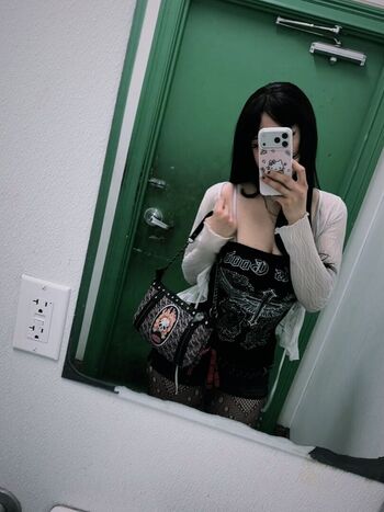 Full leaked Lesxi private onlyfans photo