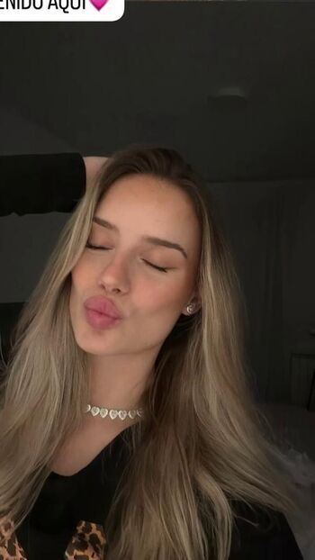 Lia Sikora - @ liasikora