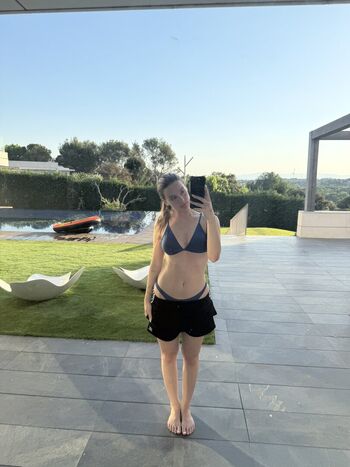 Lia Sikora - @ liasikora