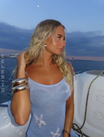 Full leaked Lilia batten private onlyfans photo