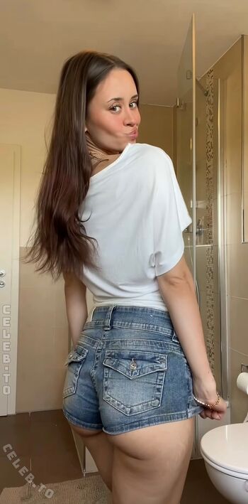 Full leaked Lillyfayye private onlyfans photo